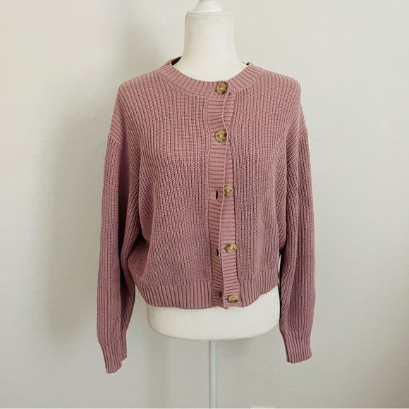 Levi's Light Pink Buttoned Crew Neck Cardigan in Size Medium - Picture 1 of 7